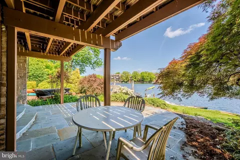 Exterior - 2013 Lakewinds Dr, Reston, VA 20191 photo 7 of 10