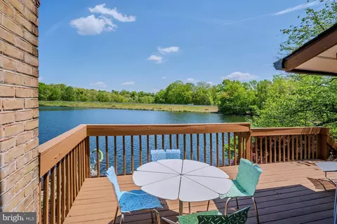 Exterior - 2013 Lakewinds Dr, Reston, VA 20191 photo 4 of 10