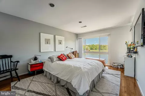 Bedroom - 2013 Lakewinds Dr, Reston, VA 20191 photo 2 of 5