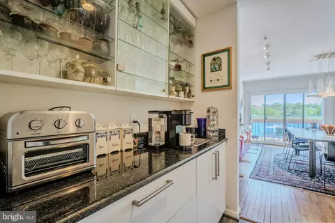 Kitchen - 2013 Lakewinds Dr, Reston, VA 20191 photo 5 of 5