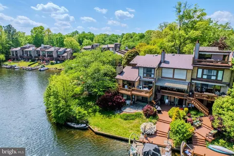 View/Area - 2013 Lakewinds Dr, Reston, VA 20191 photo 11 of 11