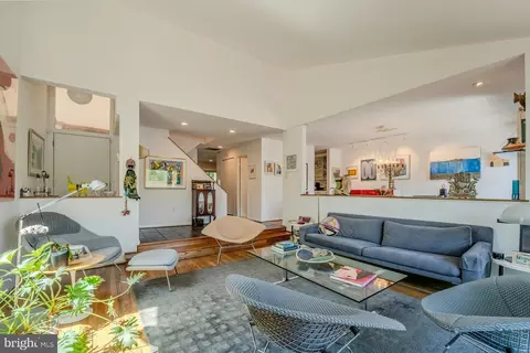 Living - 2013 Lakewinds Dr, Reston, VA 20191 photo 3 of 7