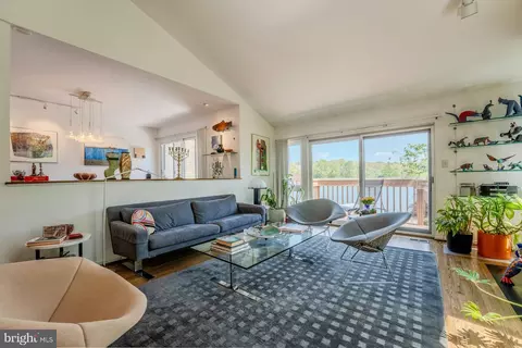 Living - 2013 Lakewinds Dr, Reston, VA 20191 photo 4 of 7