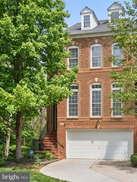 7046 Mundy Point Ct, Fort Belvoir, VA 22060