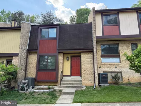 6894 Deer Run Dr, Alexandria, VA 22306