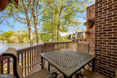 Exterior - 11024 Thrush Ridge Rd, Reston, VA 20191 photo 5 of 8