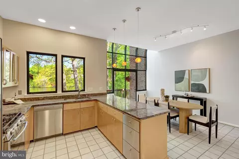 Kitchen - 11024 Thrush Ridge Rd, Reston, VA 20191 photo 5 of 8