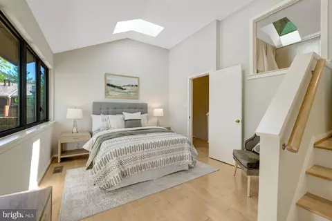 Bedroom - 11024 Thrush Ridge Rd, Reston, VA 20191 photo 2 of 7