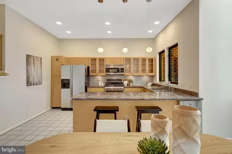 Kitchen - 11024 Thrush Ridge Rd, Reston, VA 20191 photo 7 of 8
