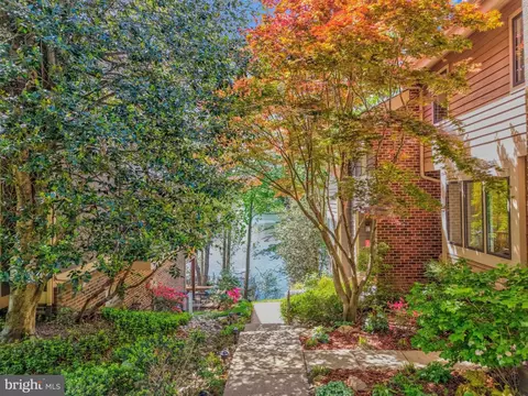 Exterior - 11024 Thrush Ridge Rd, Reston, VA 20191 photo 3 of 8