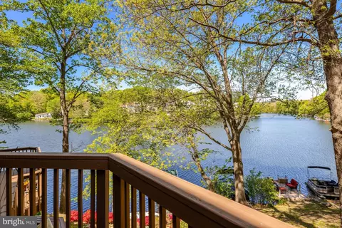 11024 Thrush Ridge Rd, Reston, VA 20191