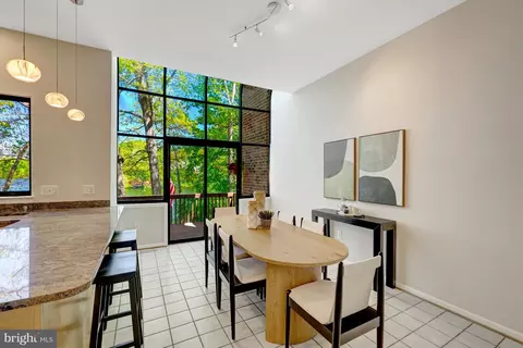 Dining - 11024 Thrush Ridge Rd, Reston, VA 20191 photo 2 of 3