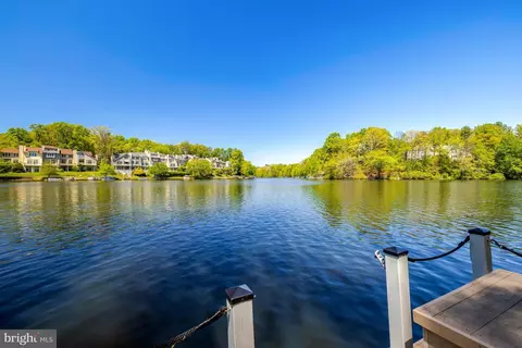 View/Area - 11024 Thrush Ridge Rd, Reston, VA 20191 photo 2 of 9