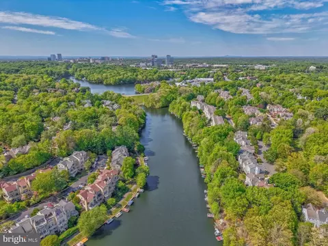 View/Area - 11024 Thrush Ridge Rd, Reston, VA 20191 photo 9 of 9