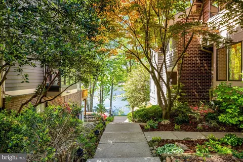 Exterior - 11024 Thrush Ridge Rd, Reston, VA 20191 photo 2 of 8