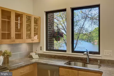 Kitchen - 11024 Thrush Ridge Rd, Reston, VA 20191 photo 4 of 8