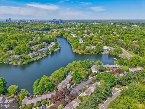 View/Area - 11024 Thrush Ridge Rd, Reston, VA 20191 photo 4 of 9