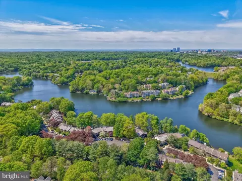 View/Area - 11024 Thrush Ridge Rd, Reston, VA 20191 photo 3 of 9