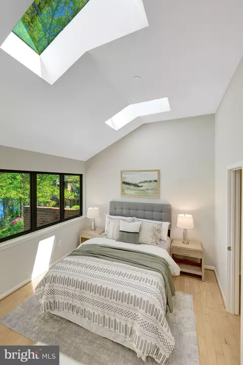 Bedroom - 11024 Thrush Ridge Rd, Reston, VA 20191 photo 3 of 7