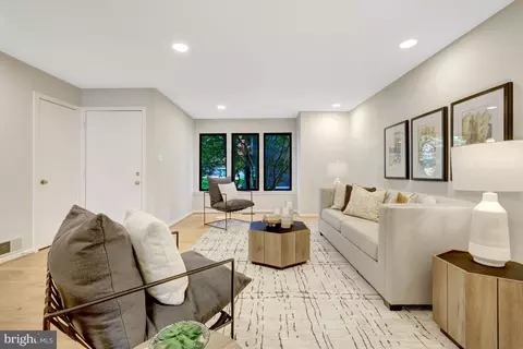 Living - 11024 Thrush Ridge Rd, Reston, VA 20191 photo 2 of 5