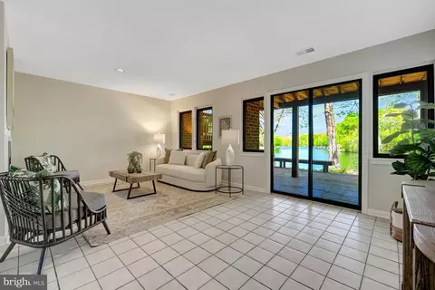 Living - 11024 Thrush Ridge Rd, Reston, VA 20191 photo 4 of 5