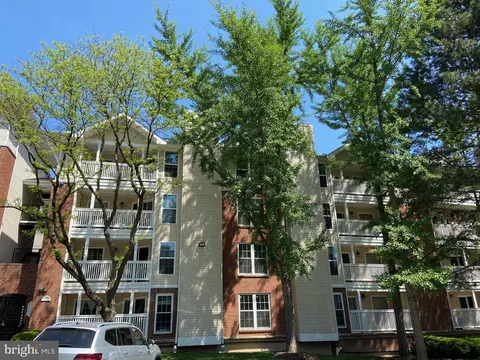 1524 Lincoln Way #209, Mclean, VA 22102