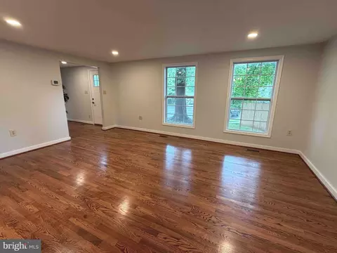 Living - 2283 Dosinia Ct, Reston, VA 20191 photo 2 of 7