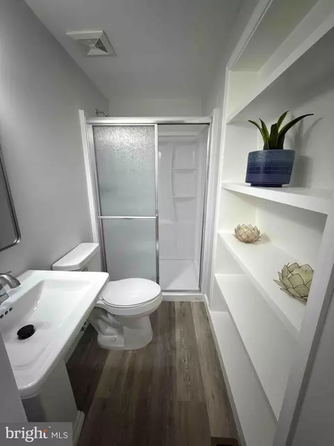 Bath - 2283 Dosinia Ct, Reston, VA 20191 photo 1 of 3