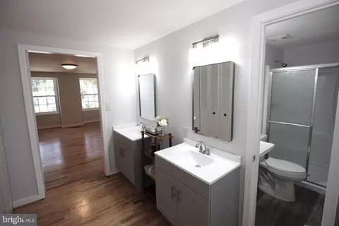 Entry Way - 2283 Dosinia Ct, Reston, VA 20191 photo 3 of 4