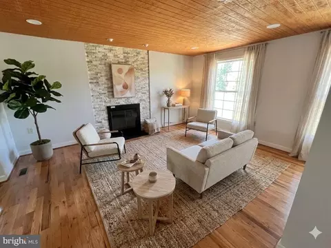Living - 2283 Dosinia Ct, Reston, VA 20191 photo 3 of 7