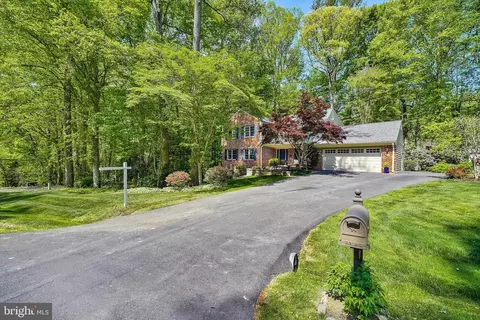 5932 Innisvale Dr, Fairfax Station, VA 22039