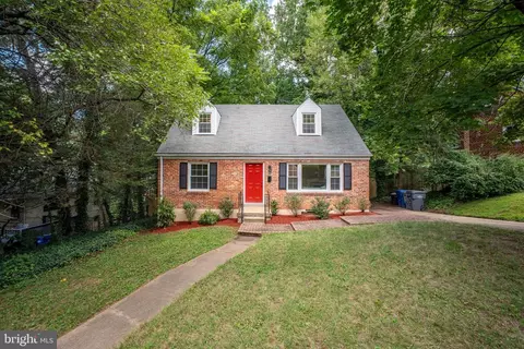 6474 Oakwood Dr, Falls Church, VA 22041