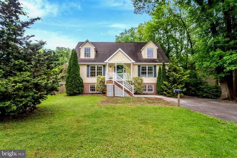 6703 Oak Dr, Alexandria, VA 22306