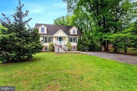 6703 Oak Dr, Alexandria, VA 22306