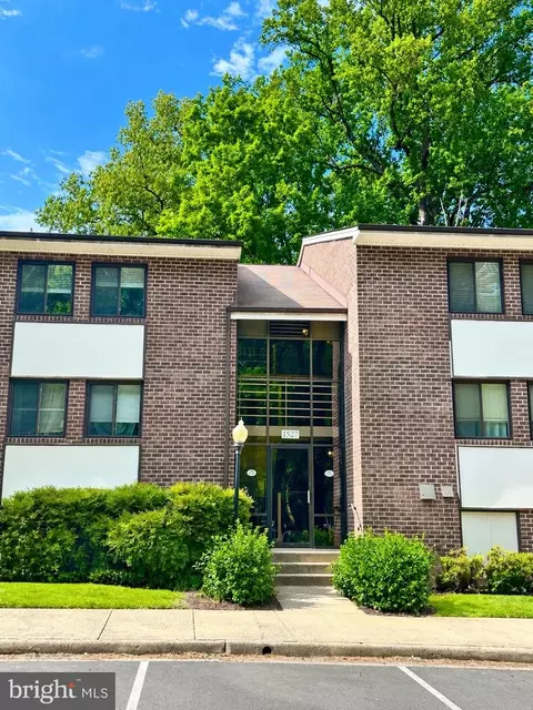 1527 1c Northgate Sq, Reston, VA 20190