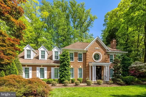 3611 Woodhill Pl, Fairfax, VA 22031