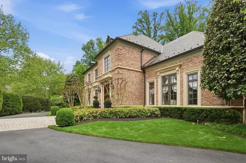 Exterior - 1204 Daviswood Dr, Mclean, VA 22102 photo 13 of 15