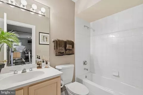 Bath - 1204 Daviswood Dr, Mclean, VA 22102 photo 3 of 8