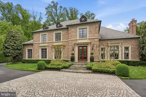 Exterior - 1204 Daviswood Dr, Mclean, VA 22102 photo 15 of 15