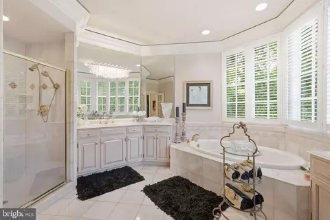 Bath - 1204 Daviswood Dr, Mclean, VA 22102 photo 5 of 8