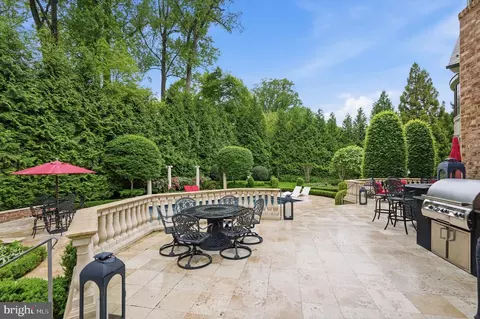 Exterior - 1204 Daviswood Dr, Mclean, VA 22102 photo 8 of 15