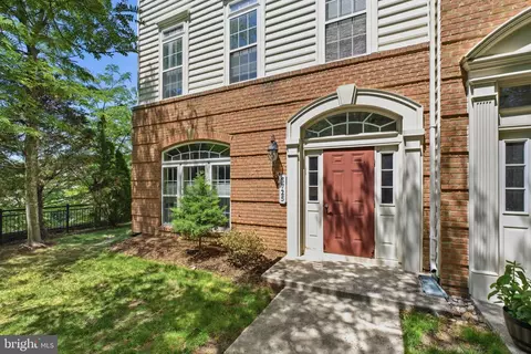 5725 Callcott Way #B, Alexandria, VA 22312