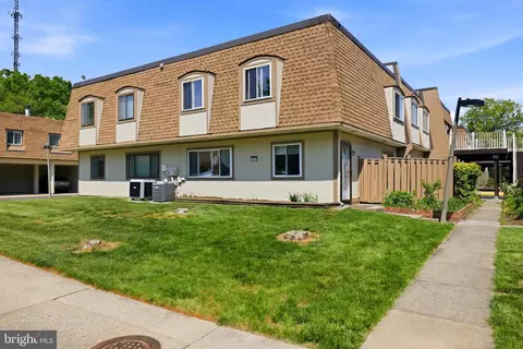 3831 Miramonte Pl #107E, Alexandria, VA 22309