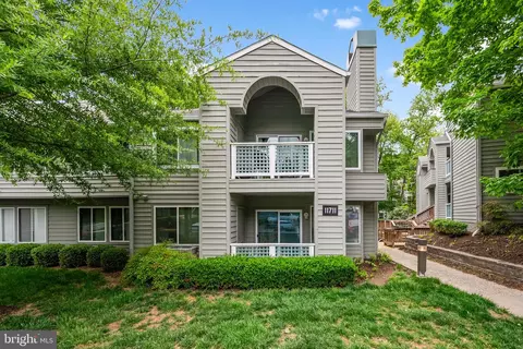 11711 E Summerchase Cir, Reston, VA 20194