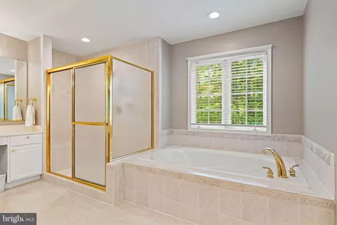 Bath - 8000 Pohick Rd, Springfield, VA 22153 photo 3 of 9
