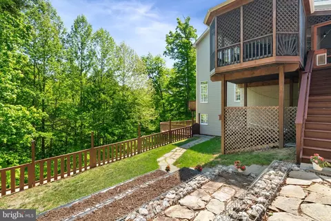 Exterior - 8000 Pohick Rd, Springfield, VA 22153 photo 10 of 16