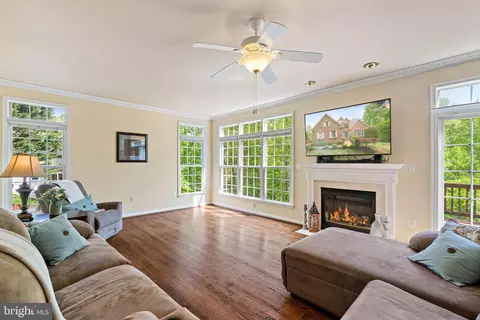 Living - 8000 Pohick Rd, Springfield, VA 22153 photo 2 of 6