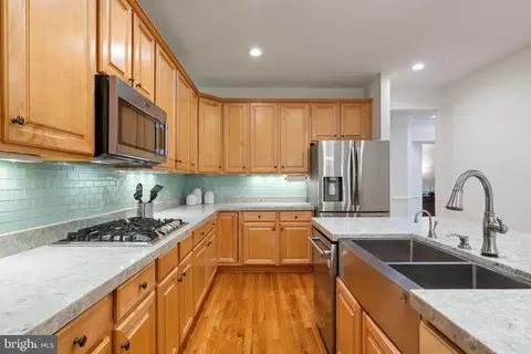 Kitchen - 8000 Pohick Rd, Springfield, VA 22153 photo 3 of 7