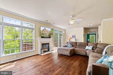 Living - 8000 Pohick Rd, Springfield, VA 22153 photo 3 of 6
