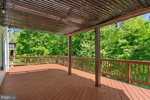 Exterior - 8000 Pohick Rd, Springfield, VA 22153 photo 13 of 16